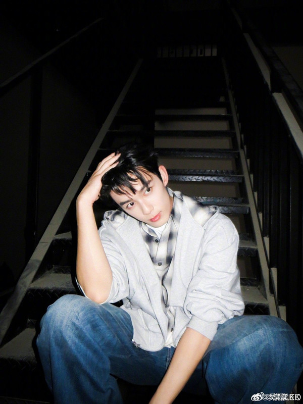 wulei sweater 006J8Bf Zgy1i8vlmjq2vzj30u0140te2