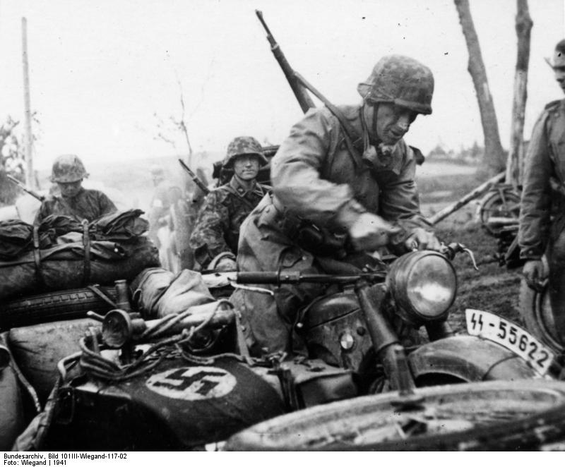 Kradschützen, Infantería motociclista de la 3.ª SS División Totenkopf camino a Leningrado año 1941 Kradschützen, Infantería motociclista de la 3.ª SS División Totenkopf camino a Leningrado año 1941