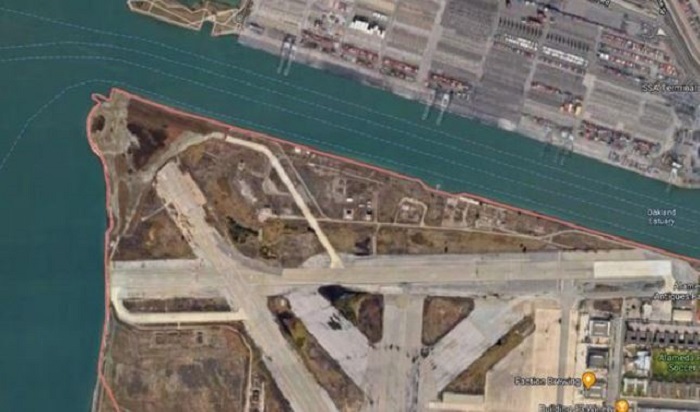 Google Maps: pemandangan di sebuah landasan pacu California.