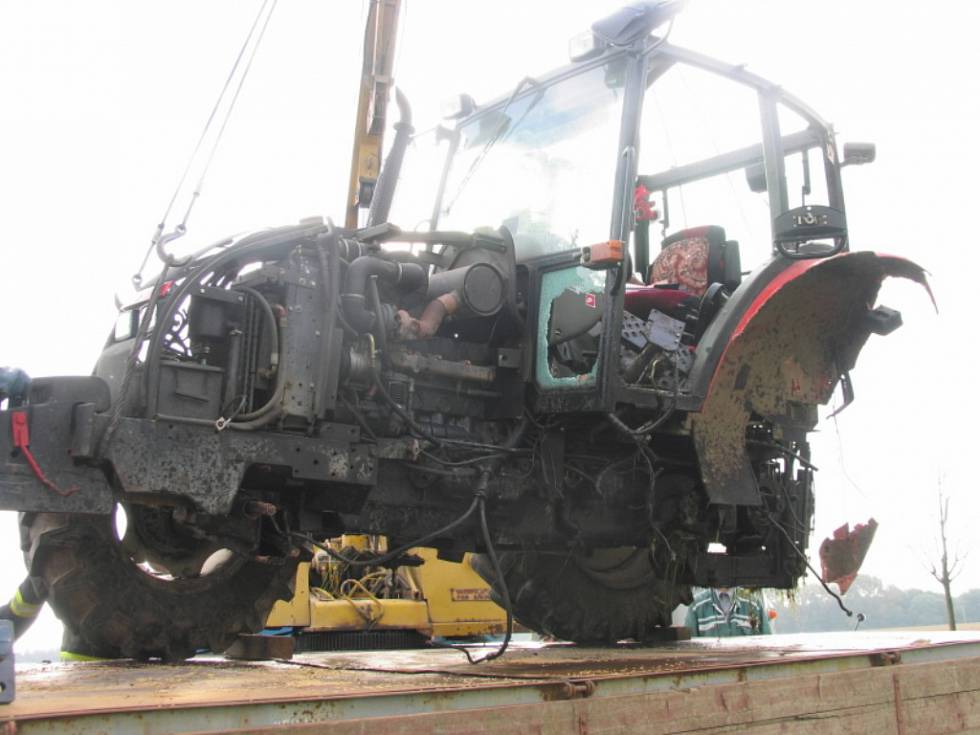 umonin-nehoda-traktor301014-11_galerie-980