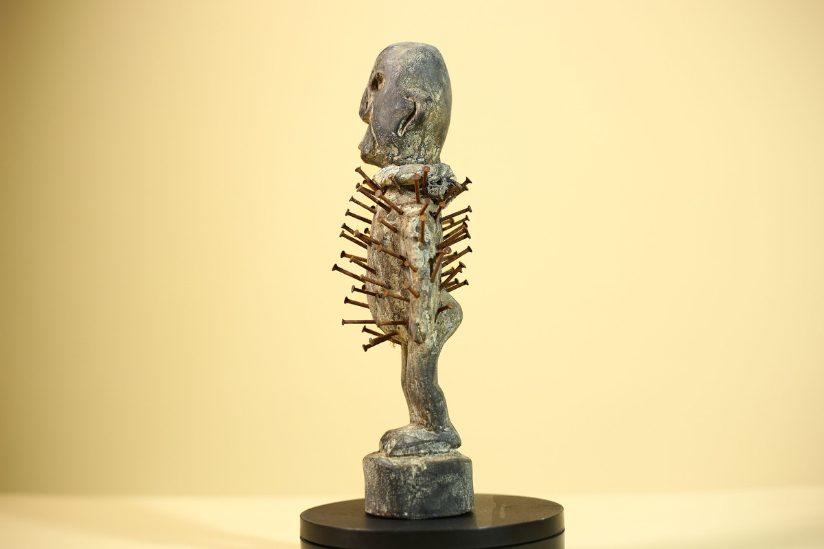 African Nkisi Nail Figure Statue Carved Wood Iron Spikes Congo Ritual Art (3)