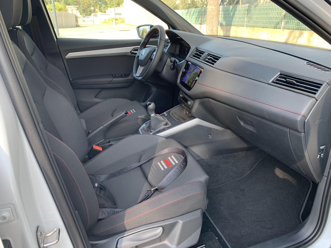 6SeatAronainterieur2