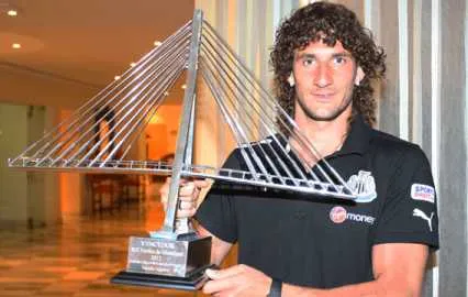 Fabricio-Coloccini-trophy.webp