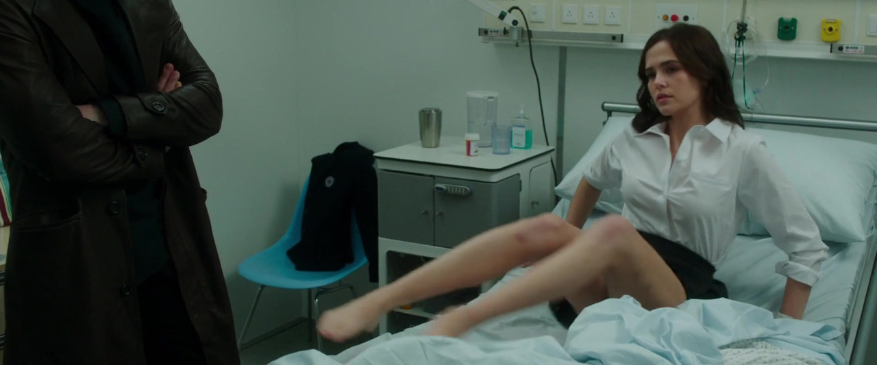 LEGS-COOL-Zoey-Deutch-10