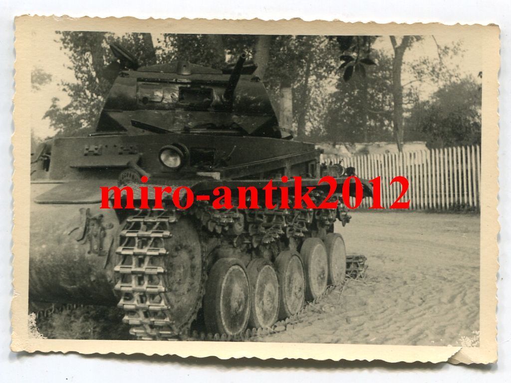 Foto, I. Panzer-Regiment 10, Blick auf zerstörte