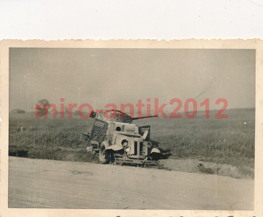 Foto, Wehrmacht, zerstörter russischer Panzerspä