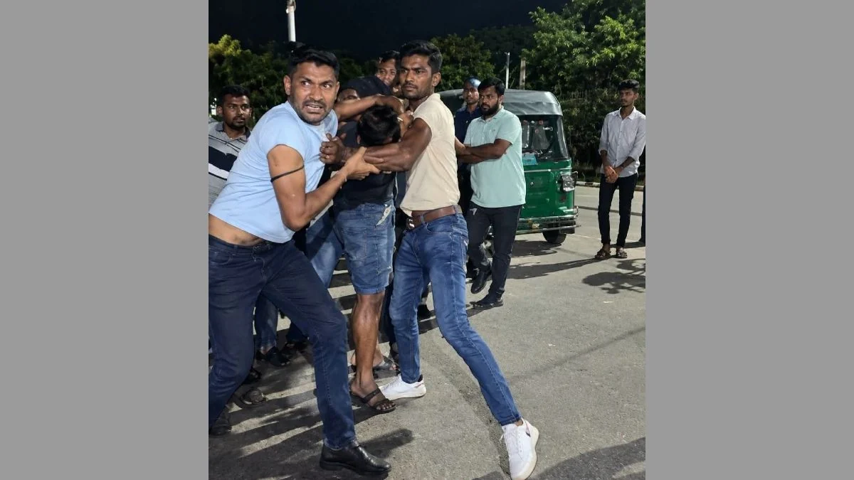 সালিশ বৈঠক শেষে থানার গেটে দুগ্রুপের সংঘর্ষ, পুলিশসহ আহত ৬