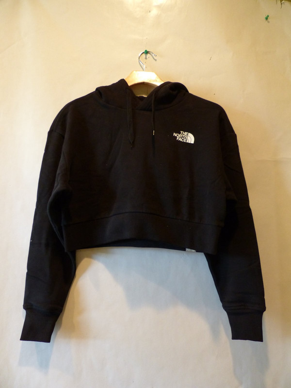 THE NORTH FACE NF0A7SWDJK31 WOMENS SOFT RED BOX CROPPED HOODIE IN BLACK SIZE S