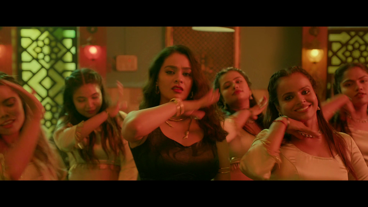 Gayathrie Shankar bold dance pose in item song