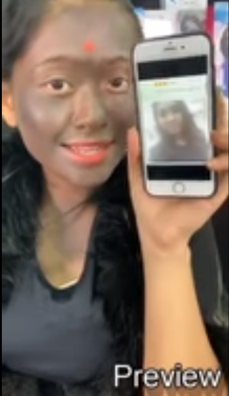 perempuan tiru black face