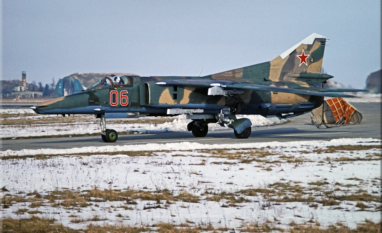 296 APIB Mig-27M 06 Red_83712545154, Winter 1992-1993_2 (2)