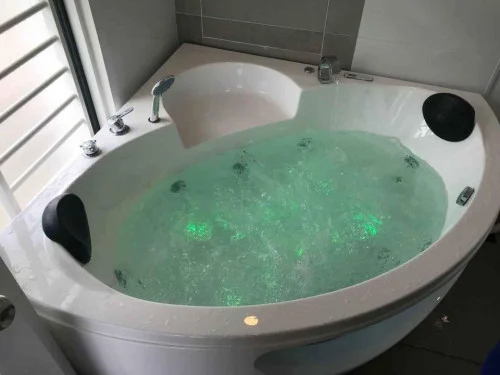 s jacuzzi 252282177665878398367353 b