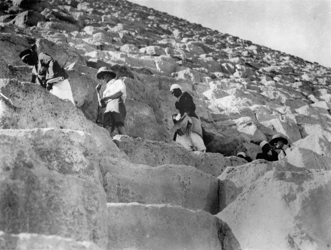 early-tourist-pyramids-ancient-egypt (7)