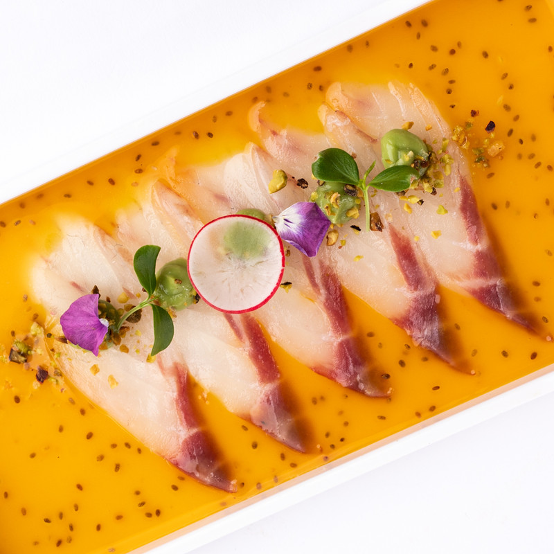 Carpaccio di pesce bianco con salsa ponzu