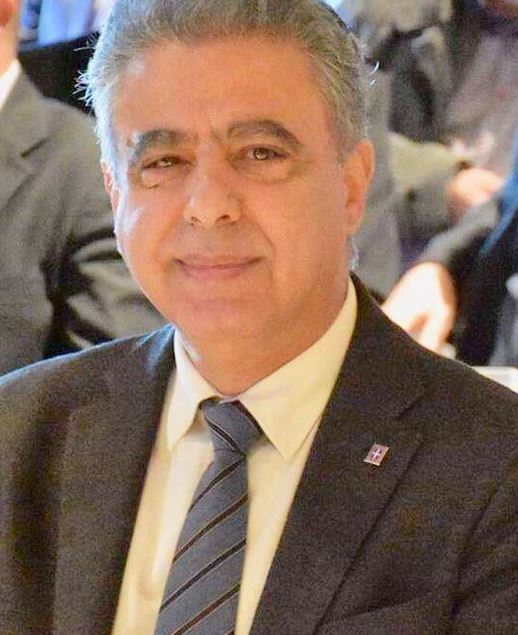 ΤΟΥΣ ΡΙΧΝΕΙ ΤΟ ΓΑΝΤΙ Ο ΚΑΡΜΑΝΤΖΗΣ ΚΑΙ ΤΟΥΣ ΖΗΤΑ ΝΑ ΠΑΡΟΥΝ ΘΕΣΗ