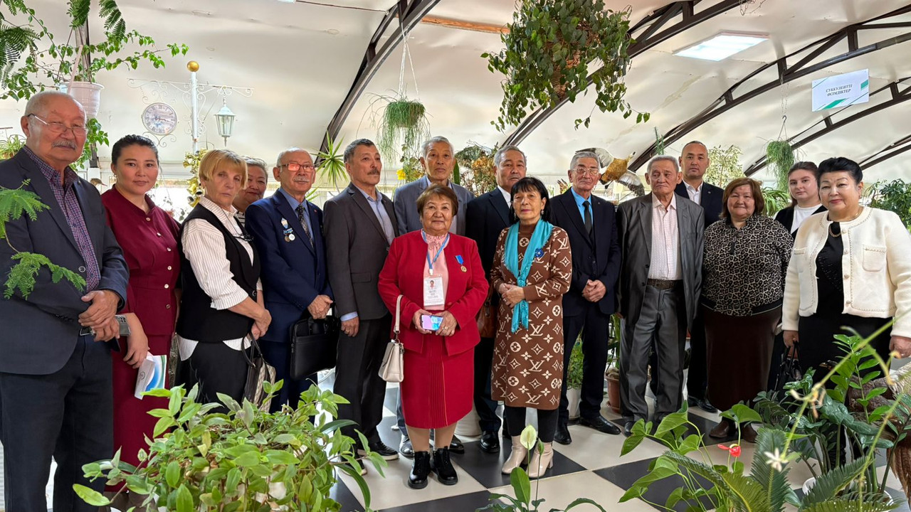 Үлкен анальді ойыншықтар Интернеттегі үйдегі порно видеолар