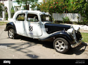 la-havane-cuba-le-27-mai-2010-voiture-citroen-d-epoque-a-traction-avant-dans-la-rue-2j2cceh.jpg