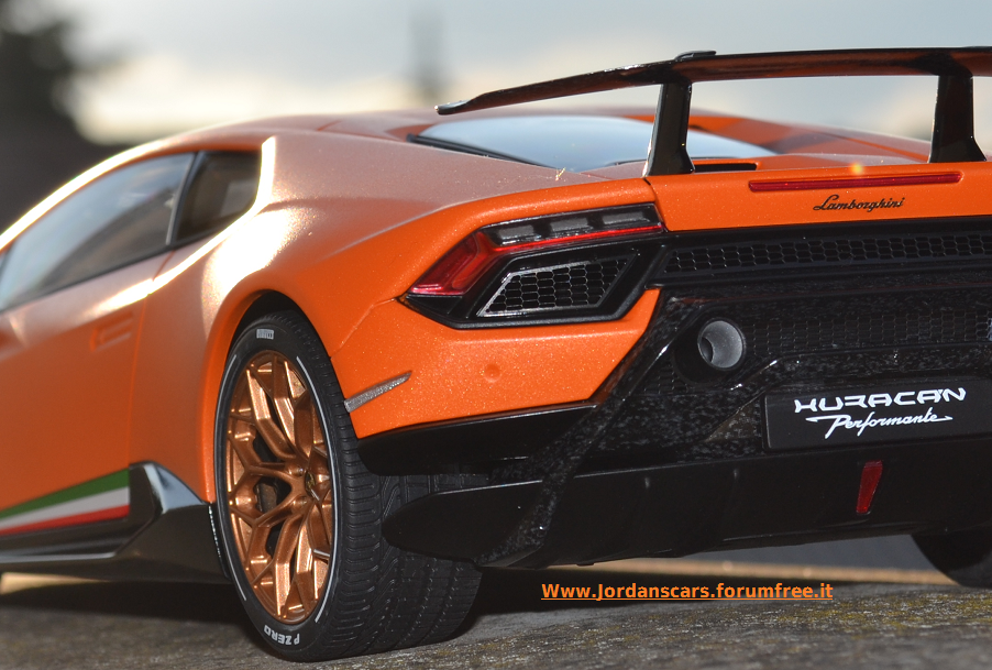 LAMBORGHINI-HURACAN-PERFORMANTE-AUTOART-gssad