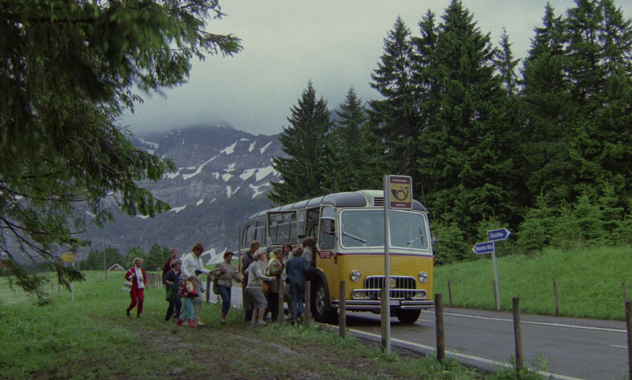 Phenomena (1985) (1080p BluRay x265 r00t)-1