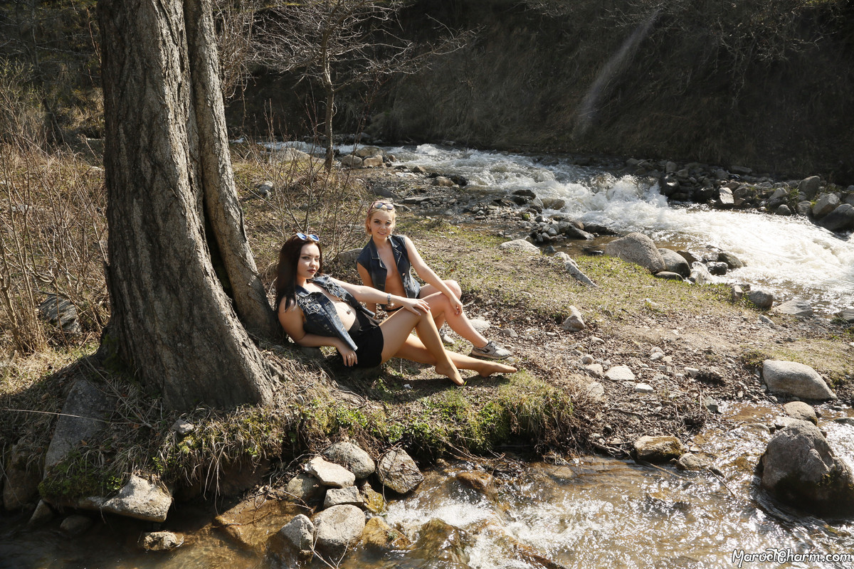 MarvelCharm_Anita-Rebecca-Playmates-048