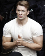 Chris-Evans-superficial-guys-48