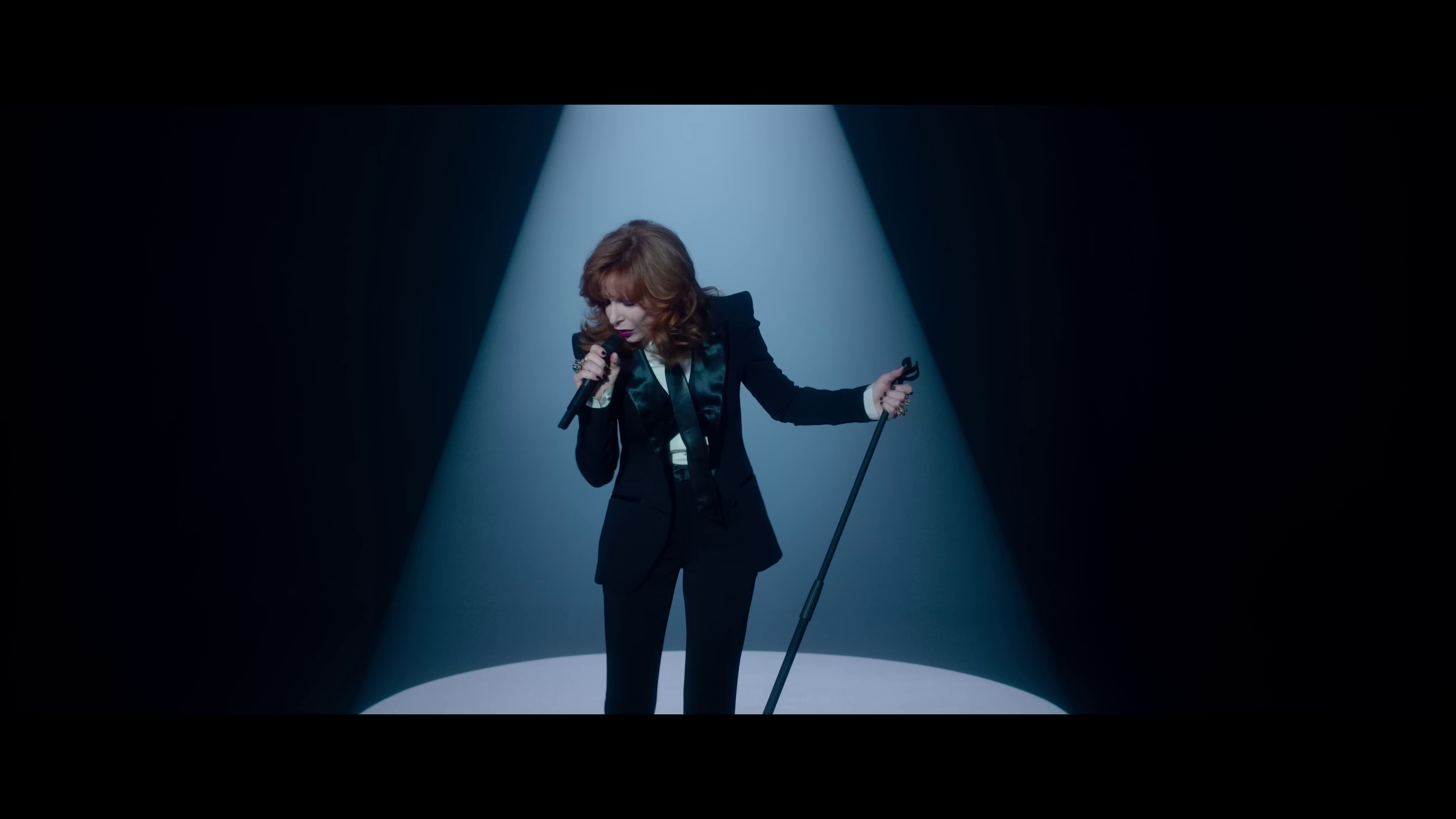 Mylène Farmer L' Emprise Bande originale du film Donjons et Dragons ( Clip officiel)802 — Postimages