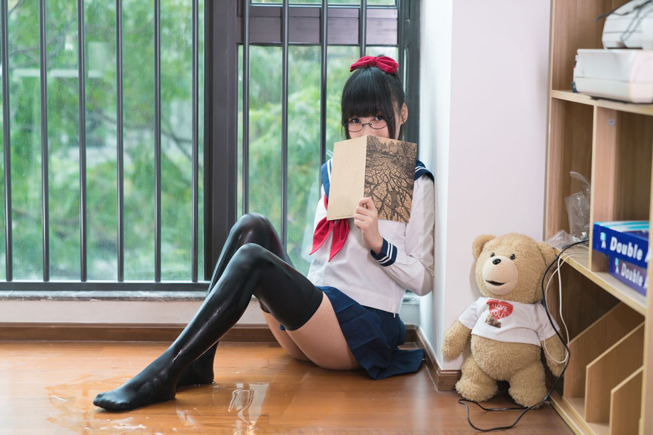 铭 铭 kizami《湿湿的JK》写真，家里湿湿的活力瞬间插图1