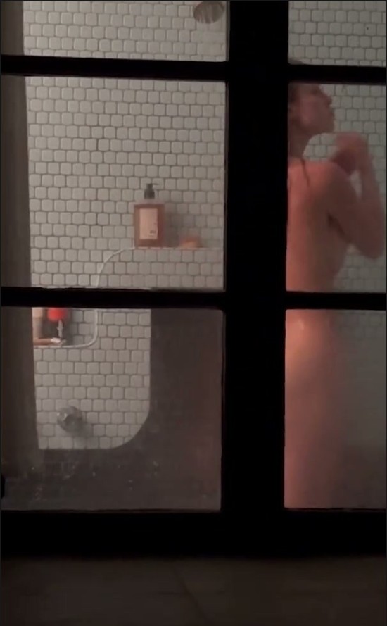 [Image: Voyeur46425132203.jpg]