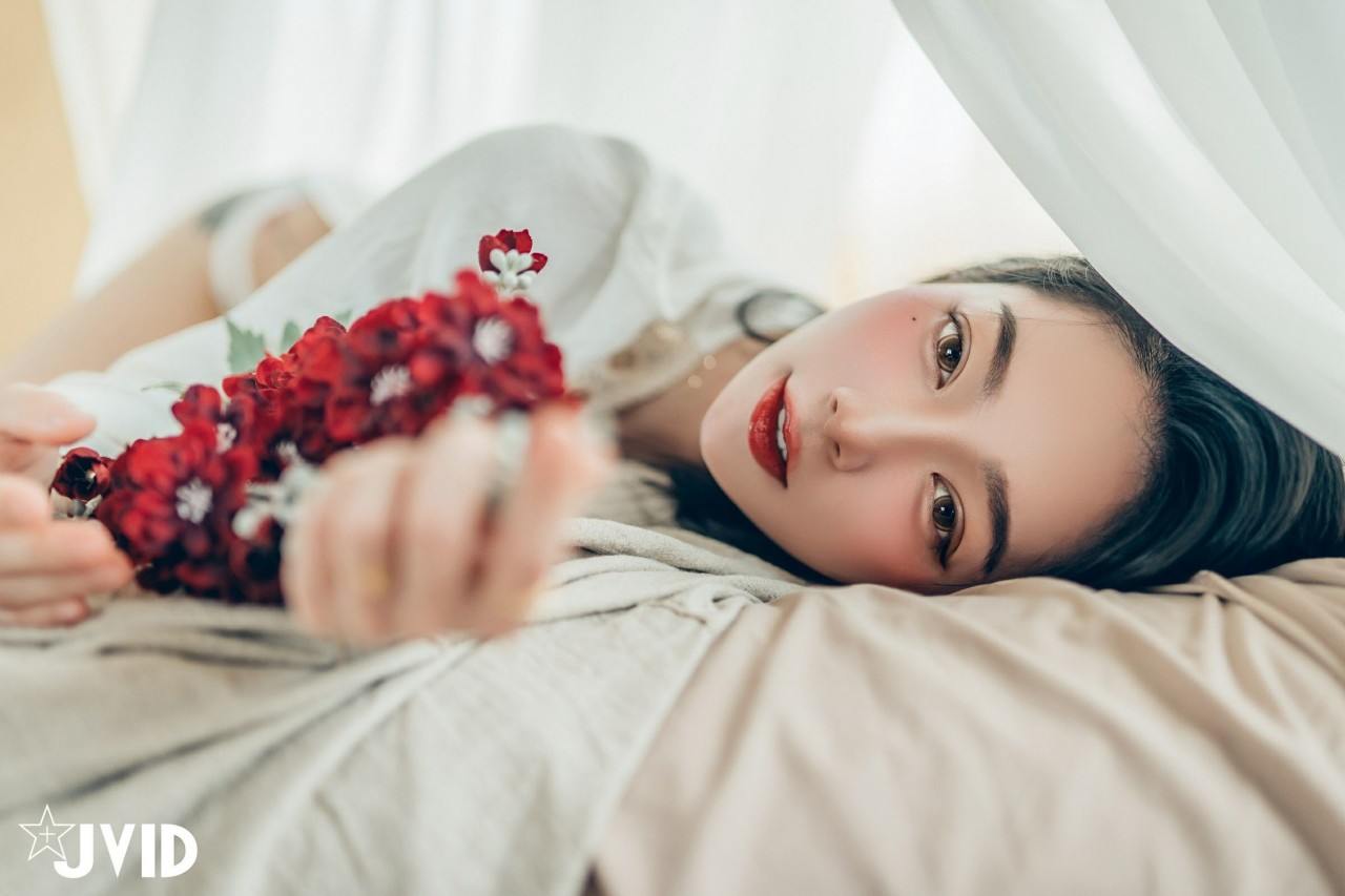 jvid 飄 飄《女神比基尼》美女写真，躺在浴缸场景，尽显性感姿态插图5