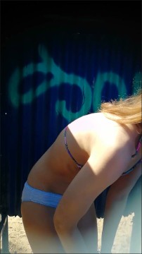 [Image: Voyeur12205074834.jpg]