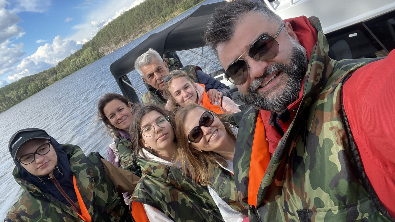 E2ED5B22-8D26-42B0-BD47-99554B8B6383