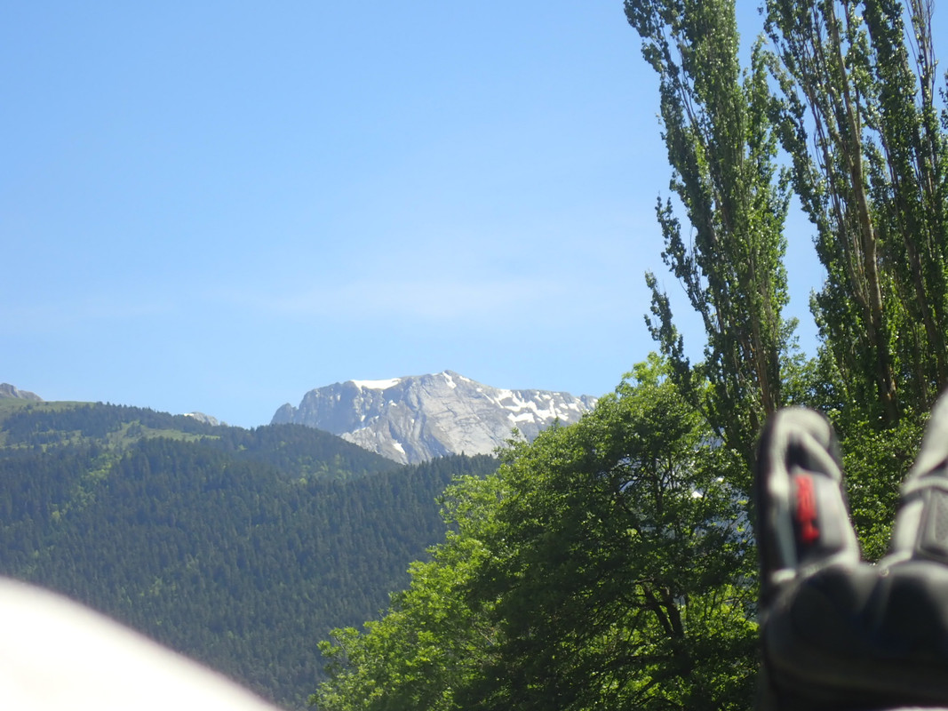 2BA05BE0-641A-4CDC-9A66-27420F2B10DC