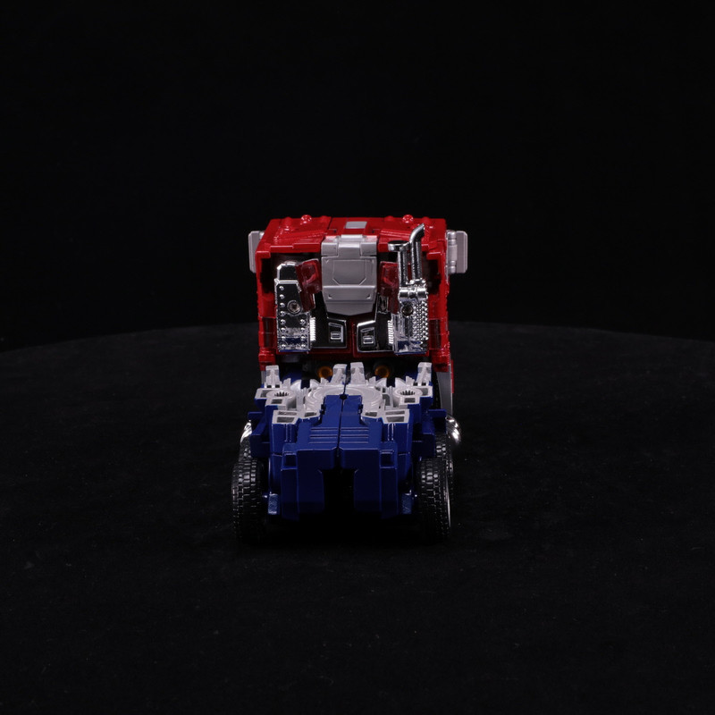Legendary-Optimus-Prime-14