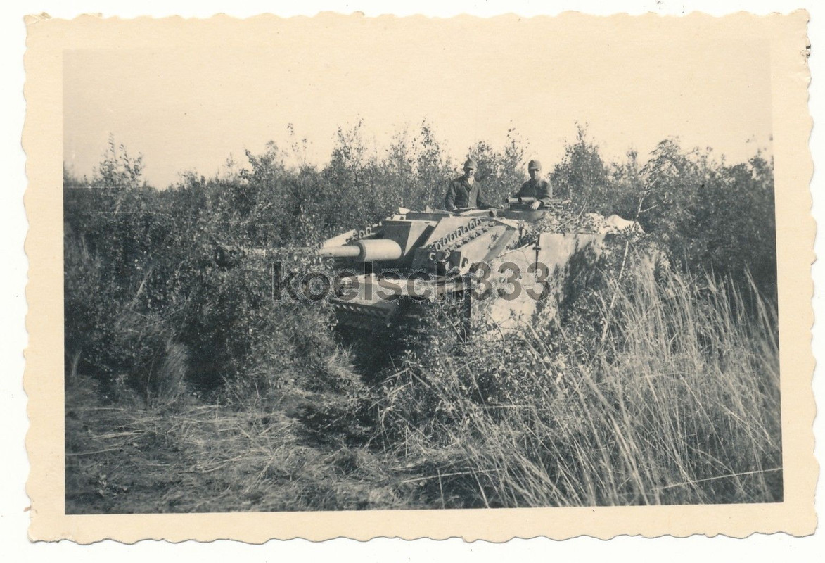 Foto Sturmgeschütz Brigade 322 StuG Panzer in Fe