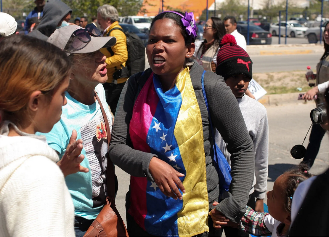 Entre protestas y reclamos de justicia, reciben al Presidente en Chihuahua