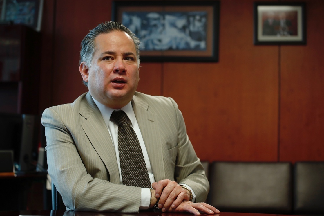 AMLO defiende a Santiago Nieto de denuncias por enriquecimiento ilícito