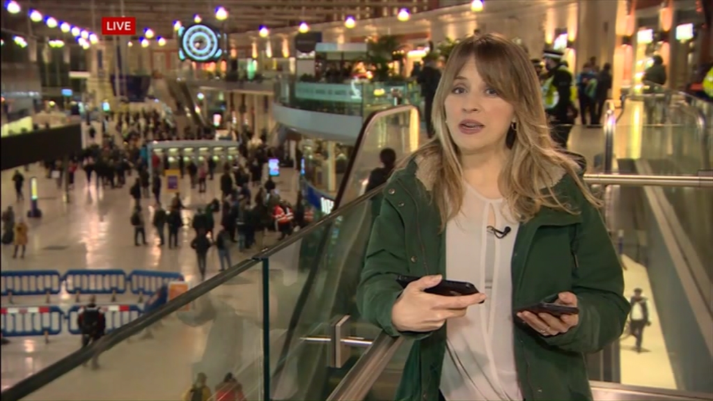 BBC London News_20220218_18301900.ts_snapshot_15.04.428