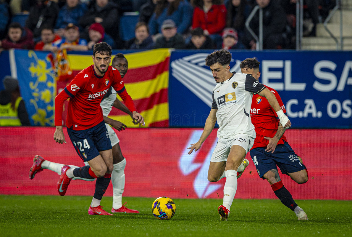 Osasuna vs Valencia, 22h00 ngày 24/08