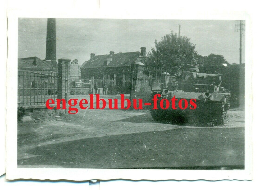 Panzer III - Selt. Ausführung mit 242 und Wappen