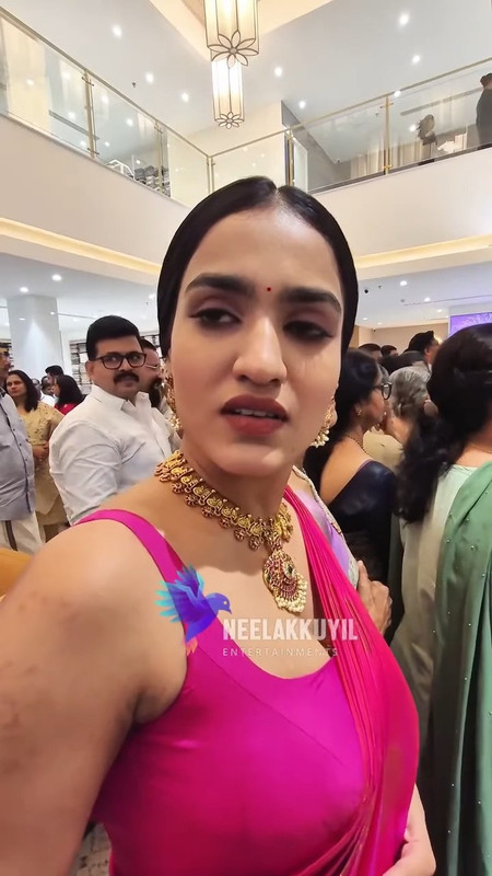 Saniya Iyappan Huge Boobs and Cleavage in pink Saree.mp4_snapshot_00.52.457