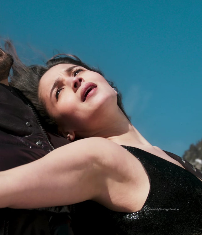 armpits-of-alia-bhatt-in-rocky-aur-rani-ki-prem-kahani-2023