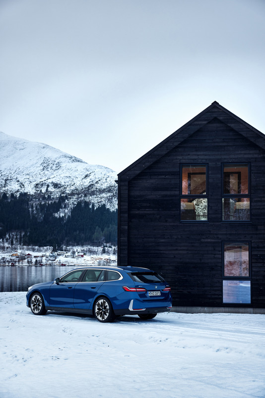 P90537366_highRes_the-new-bmw-520d-xdr