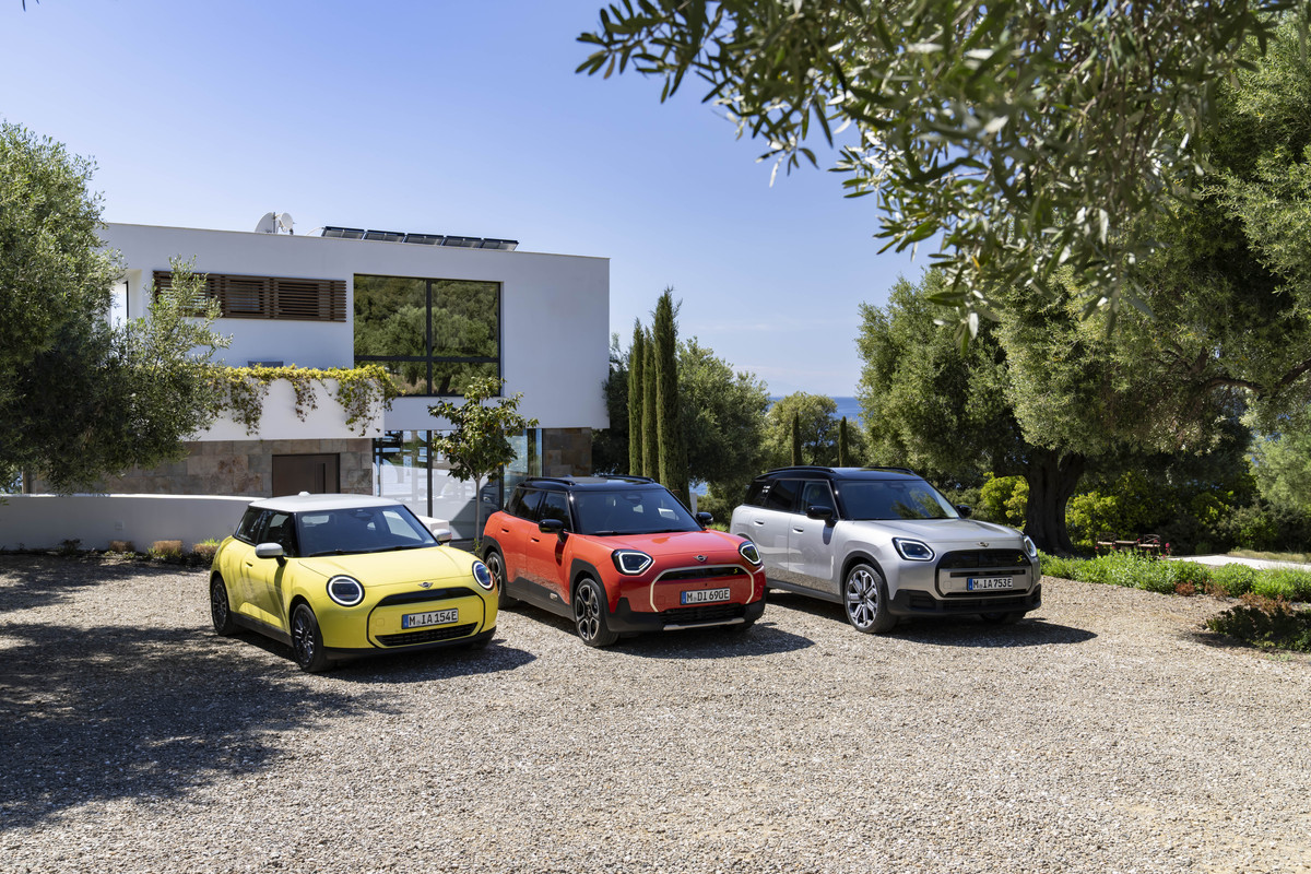 P90546373_highRes_the-new-mini-family-