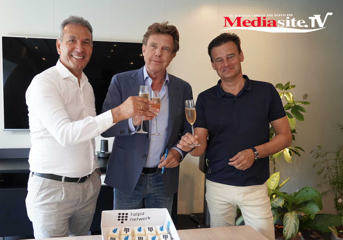 https://i.postimg.cc/qq75tmGm/John-de-Mol-Hasen-Tagi-en-Wifred-Genee Showbird.com