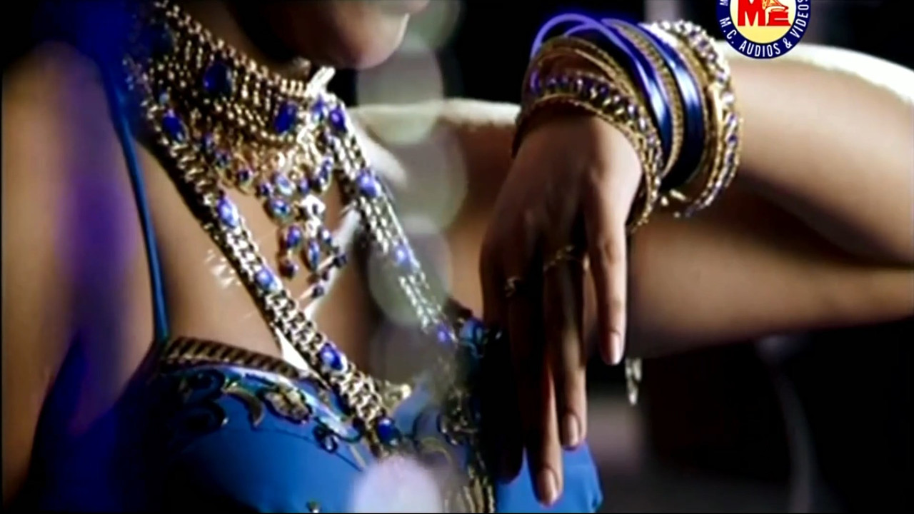 Haripriya - Hot Navel Show - Malayalam album song.mkv_snapshot_00.11.434