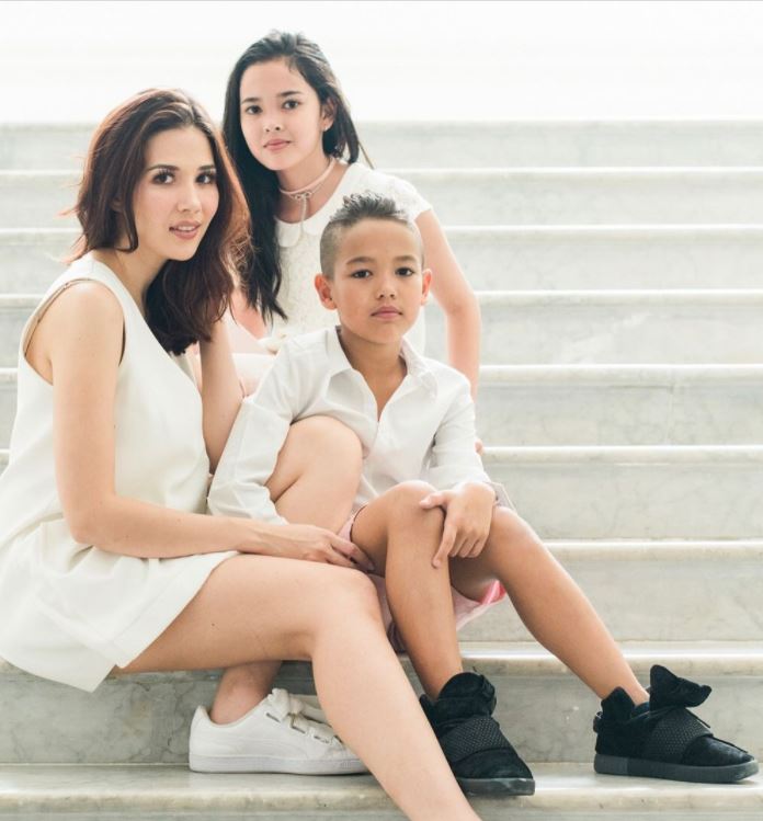 Ida Helena bersama kedua anaknya
