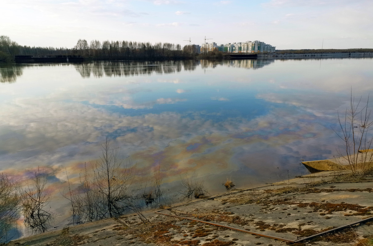 Какая-то дрянь течет в Волге