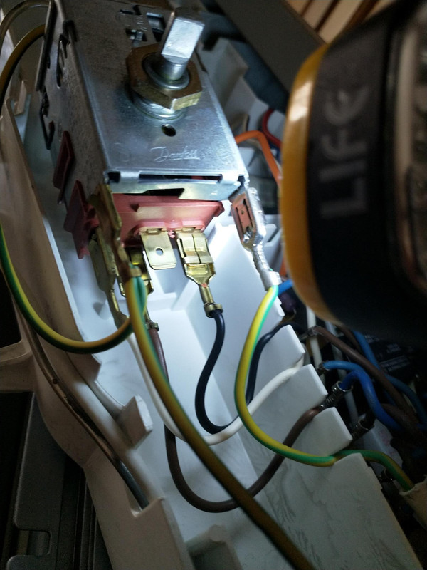 Termostato congelatore Electrolux ERB4010AB non funziona, il nuovo va bene?  -