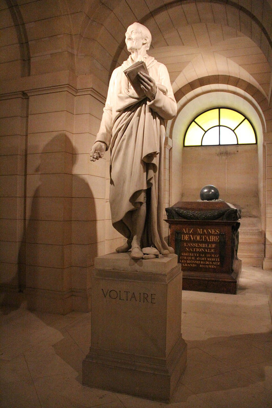 Tomb-of-Voltaire-Panth-on-Paris-March-2015-002