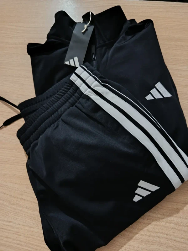 Conjunto Adidas Negro puesto